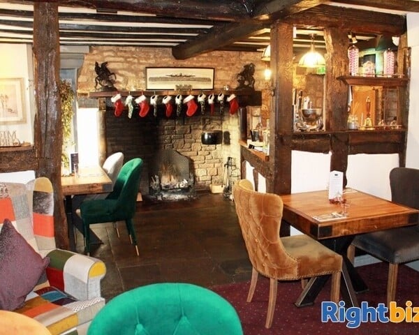 COTSWOLDS - CHARACTER 17TH CENTURY VILLAGE HOSTELRY Photo 2