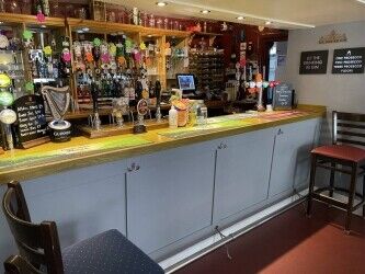 SOMERSET/DORSET BORDER - BUSY COMMUNITY FREEHOUSE IN LARGE VILLAGE Photo 2