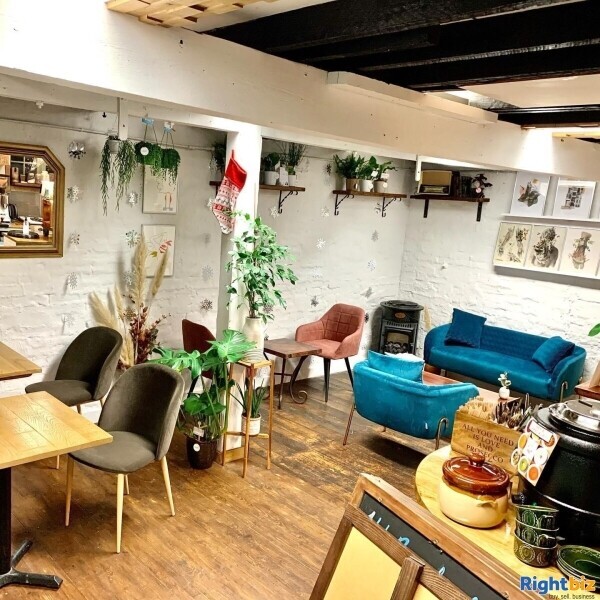 FASHION BOUTIQUE, WITH COFFEE SHOP, IN GRADE II LISTED PREMISES, IN REIGATE, SURREY Photo 2