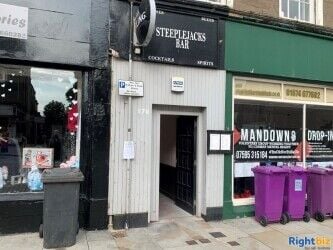 Freehold Lock Up Public House in the popular town of Montrose.  (ref 1410)