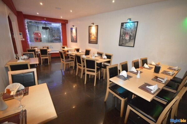 Full Class 3 Hot Food Takeaway and Restaurant  located in Penicuik town centre. Photo 2