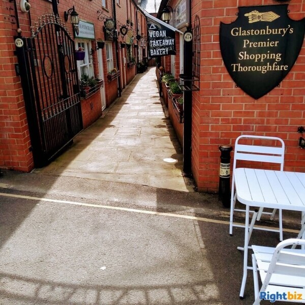 Cafe/Bakery/Takeaway in Glastonbury Photo 2