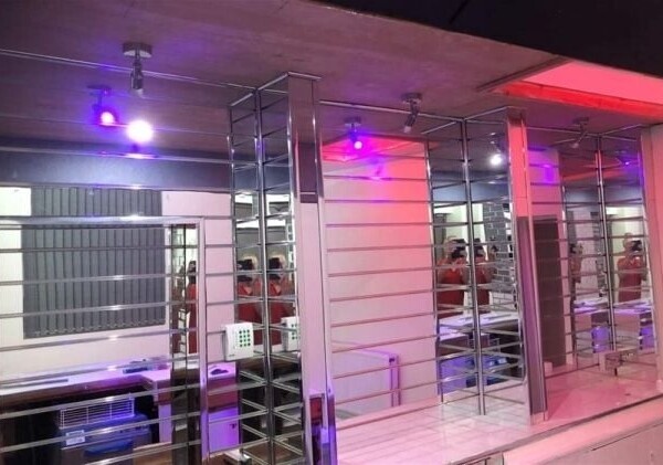 Beautifully Renovated Modern Bar with Comfortable Atmosphere & Accomodation Photo 2