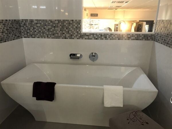 EASY TO RUN BATHROOM DESIGN & SALES AND COMPLETE FITTING SERVICE - CUMBRIA EASY TO RUN BATHROOM DESIGN & SALES AND COMPLETE FITTING SERVICE - CUMBRIA