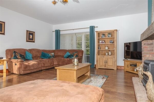 House For Sale in Chesterfield