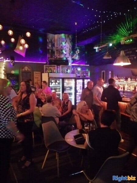Craft Ale and Gin Bar + 2 extra floors with Bath room and possible living accommodation. Photo 1