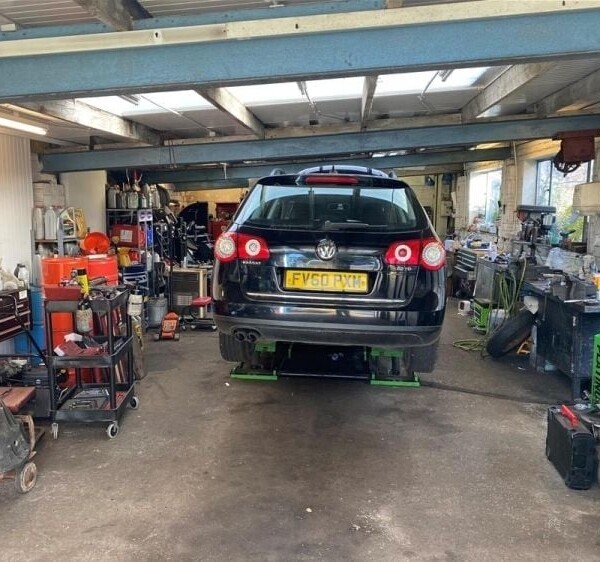LONG ESTABLISHED & REPUTABLE GARAGE SERVICES - SURREY Photo 2