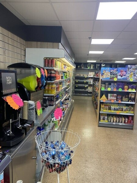 Leasehold Convenience Store, Lottery, Paypoint, Westen Union, in Bilston. Photo 2