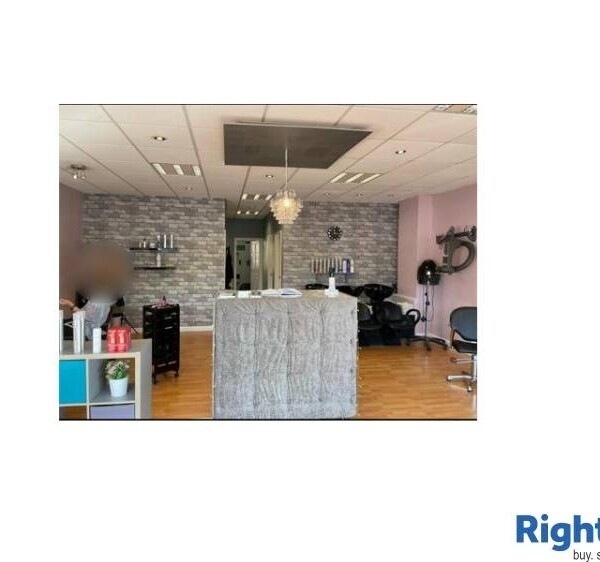 Well Established  Hair & Beauty Salon with 2 Bed Flat For Sale Photo 2