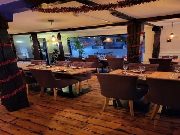 Well established Indian Restaurant with living accommodation for sale Photo 2