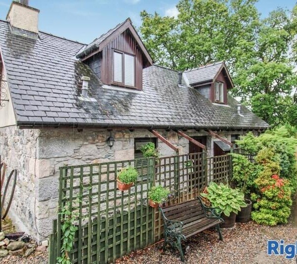 Stunning Bed & Breakfast with Separate Luxury Cottage, set in Spean Bridge Photo 2