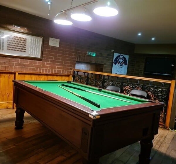 FREEHOLD Detached Bar in a Busy Market Town on the Outskirts of Leeds - Leasehold available Photo 2