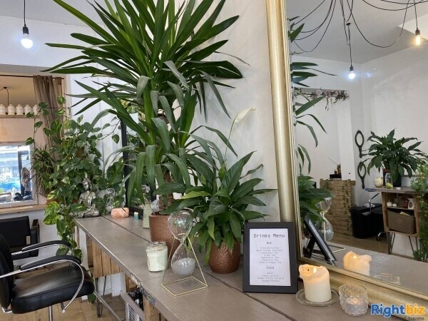Salon set up for sale in Cheshire / Manchester, Leasehold. Photo 3