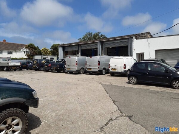 LONG-ESTABLISHED GARAGE Photo 2