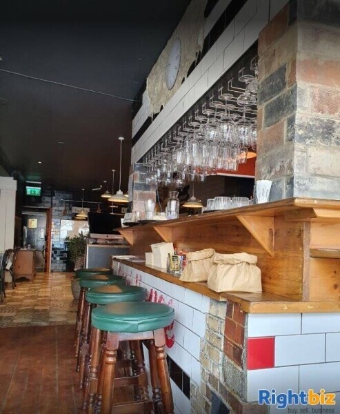 Vacant Licensed Restaurant, East Grinstead Photo 2