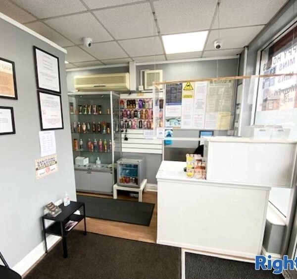 Leasehold Tanning Salon Located In Bloxwich Photo 2