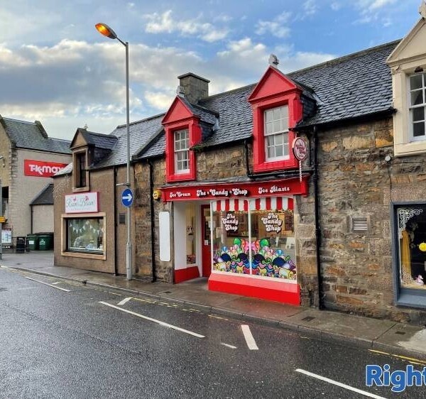 Popular & Well-Equipped Dessert Parlour in Moray Photo 2