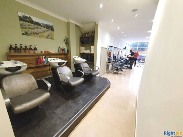 GROUND FLOOR FREEHOLD RETAIL UNIT IN WIMBLEDON, LONDON Photo 2