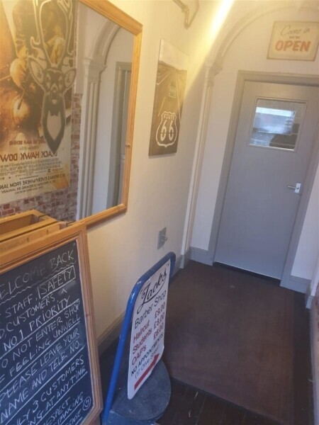 Well Established Barbers in a Great Central Location Photo 2