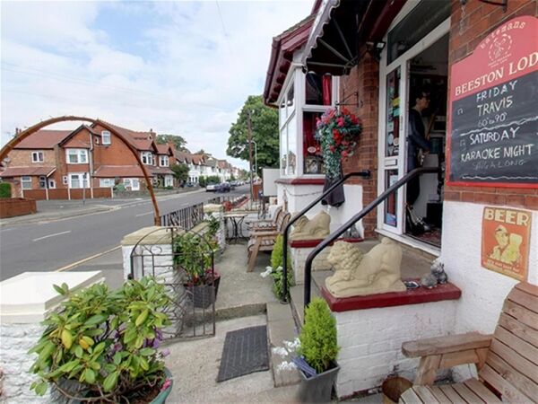 SUPERB 9 BEDROOM HOTEL & BAR - LINCOLNSHIRE Photo 2