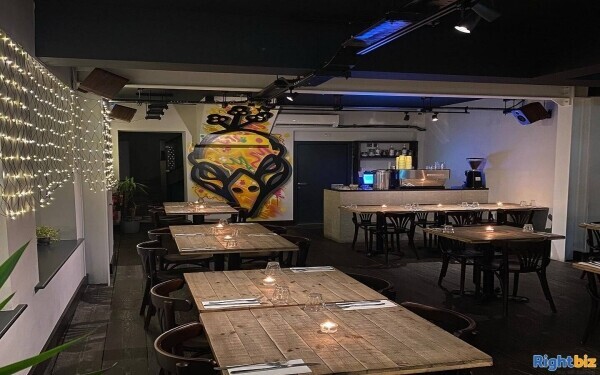 Popular Modern Italian Restaurant & Bar Business Photo 2