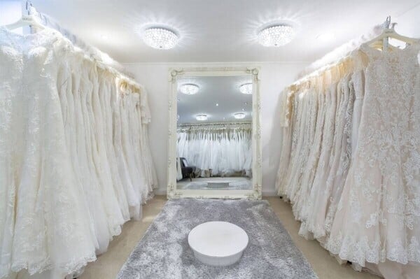 ESTABLISHED & REPUTABLE BRIDAL BOUTIQUE, Gloucestershire Cotswolds based. Photo 2