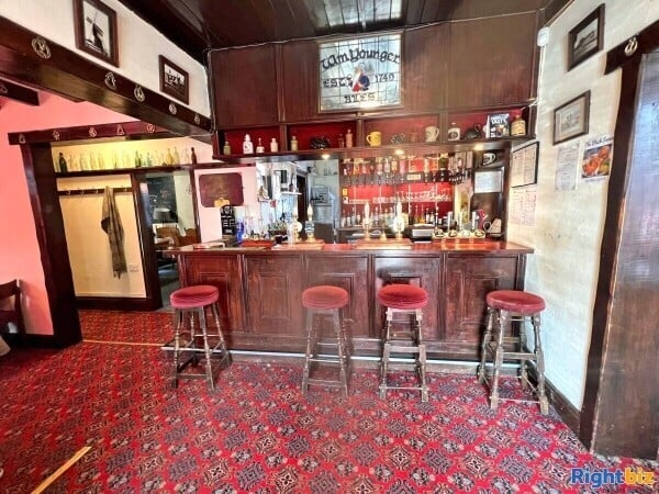 EAST RIDING OF YORKSHIRE - EXCELLENT PUB IN THE POPULAR VILLAGE OF WETWANG Photo 2