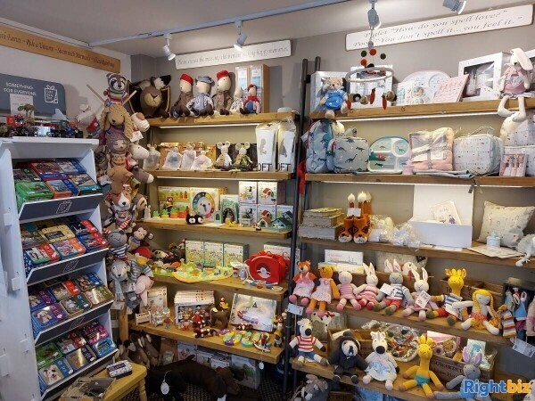 LEASEHOLD HOME INTERIORS/GIFTS/FRAGRANCE BUSINESS Photo 2