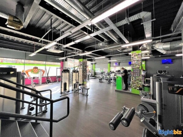 Well presented & well fitted modern gym premises in Glasgow. (ref 1457) Photo 2