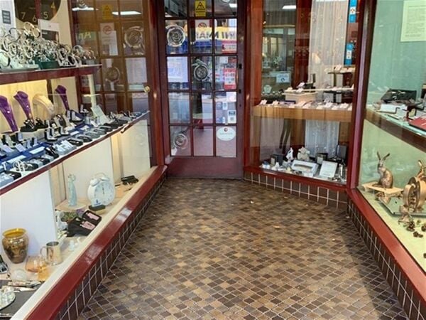 LONG ESTABLISHED HIGH STREET JEWELLERS – DEVON LONG ESTABLISHED HIGH STREET JEWELLERS – DEVON