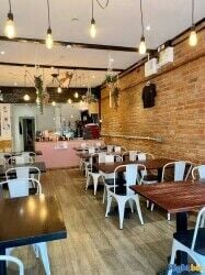 Very Well Established Restaurant with 2 bedroom apartment for Sale in Oxford, Cowley Road