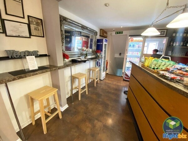 LICENSED CAFE BAR: HALE: Photo 2
