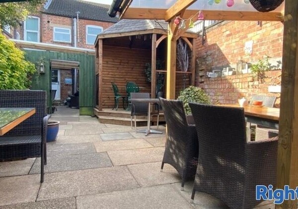 Leasehold Independent Licensed Café Located in Eastwood Photo 2