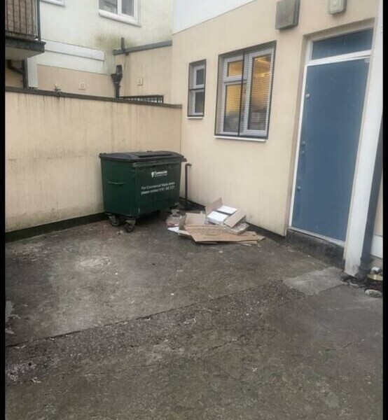 Profitable Take Away For sale Very Low Rent! very Busy! very Low Running Costs! Retirement ! Photo 3