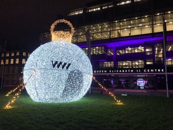 A SPECIALIST IN DESIGNING AND INSTALLING CHRISTMAS LIGHTING DISPLAYS