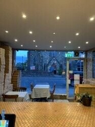 Busy pizza/burger shop new lease on purchase 
