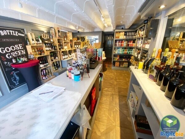 OFF LICENCE/BAR: ALTRINCHAM: Photo 1