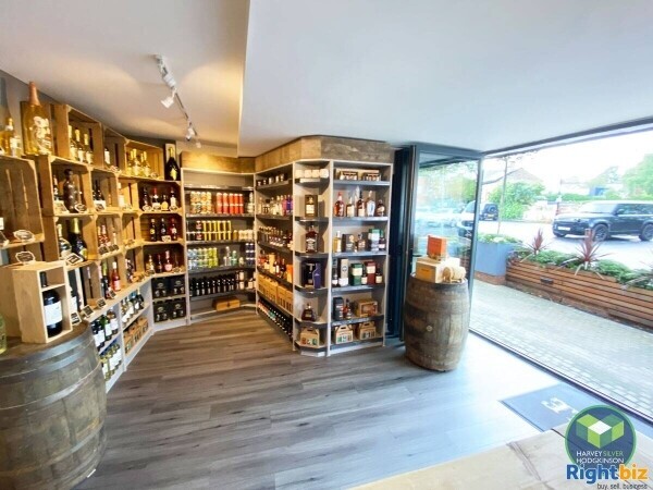 OFF LICENCE/BAR: HALE: Photo 2