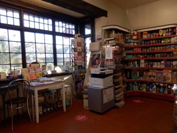 SOUGHT AFTER COUNTRY STORE - SUPERB 3/4 BEDROOM LIVING ACCOMMODATION - NEWBURY AREA, WEST BERKSRD Photo 2