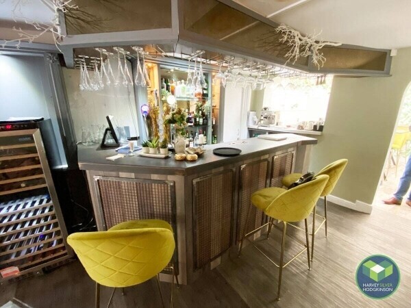 LICENSED RESTAURANT: MACCLESFIELD: Photo 2