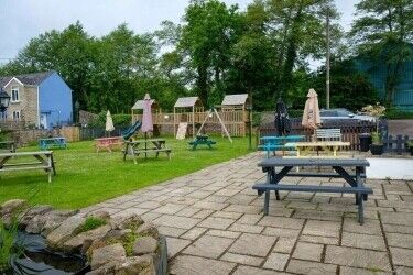 Pub, AirBNB Cottage & Accomm - Gloucestershire Photo 2