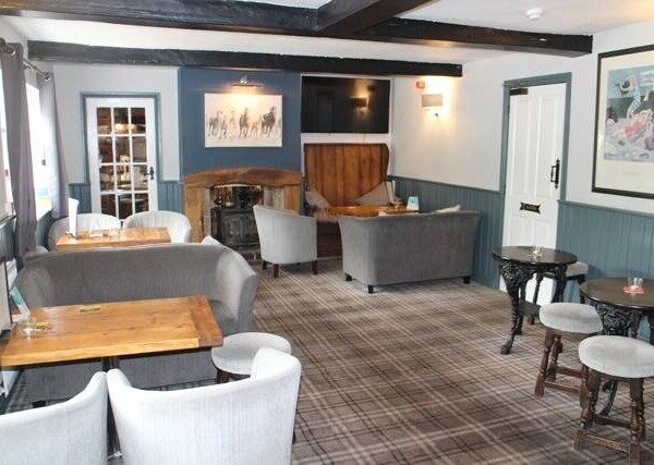 WARWICKSHIRE - MAIN ROAD FREEHOUSE AND CAMPSITE Photo 2