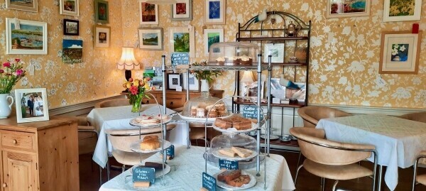 A Magnificent Bed and Breakfast with Traditional Tea Room in Stonehaven, Aberdeenshire. (ref 1497) Photo 2