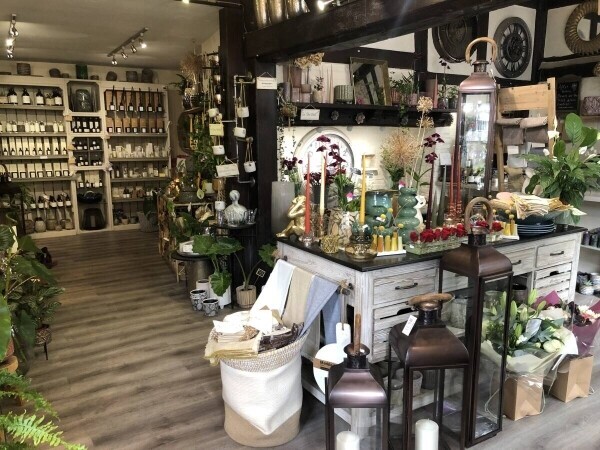 BEAUTIFULLY PRESENTED FLORIST & HOMEWARE SHOP PRIME HIGH STREET LOCATION MID SUSSEX VILLAGE Photo 2