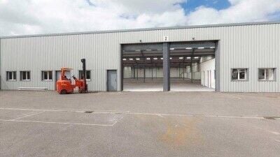 Unit to Let in Swindon, 20,000 sqft, no premium, amazing hight, with yard. Prime Location Unit to Let in Swindon, 20,000 sqft, no premium, amazing hight, with yard. Prime Location