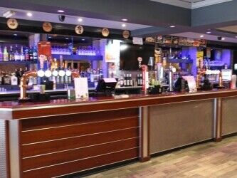 LINCOLNSHIRE COAST - POPULAR HIGH FOOTFALL BAR CLOSE TO SEAFRONT Photo 2