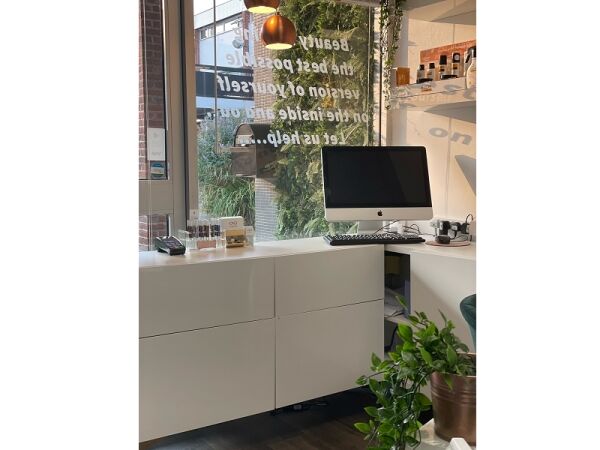 Well established Beauty Treatment business in Eastleigh for sale Photo 2