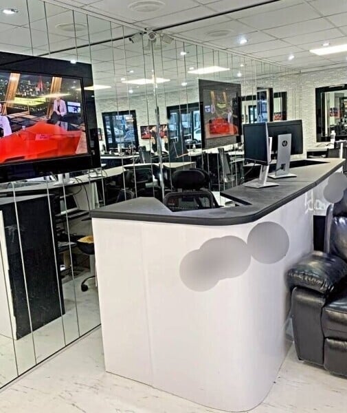 Cutting Edge, Bright Barber Shop in London Photo 2
