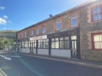 Spectacular Freehold setting near Tom Jones birth place