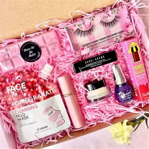 Profitable Online Beauty Shop and Subscription Box Service **SENSIBLE OFFERS INVITED** Photo 2